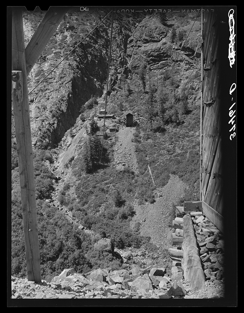 Aerial tram to Dunmore Mine (Lee Russell, 1940).